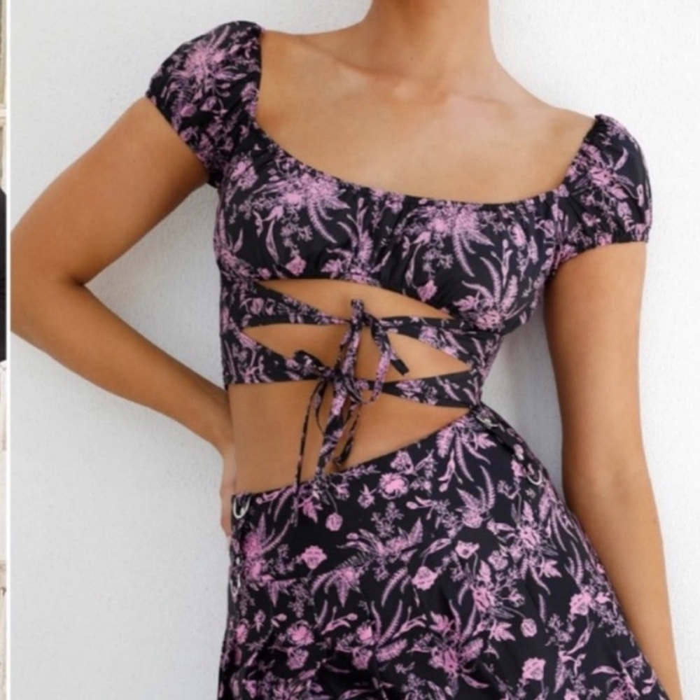 Tiger Mist Cutout Tie Top